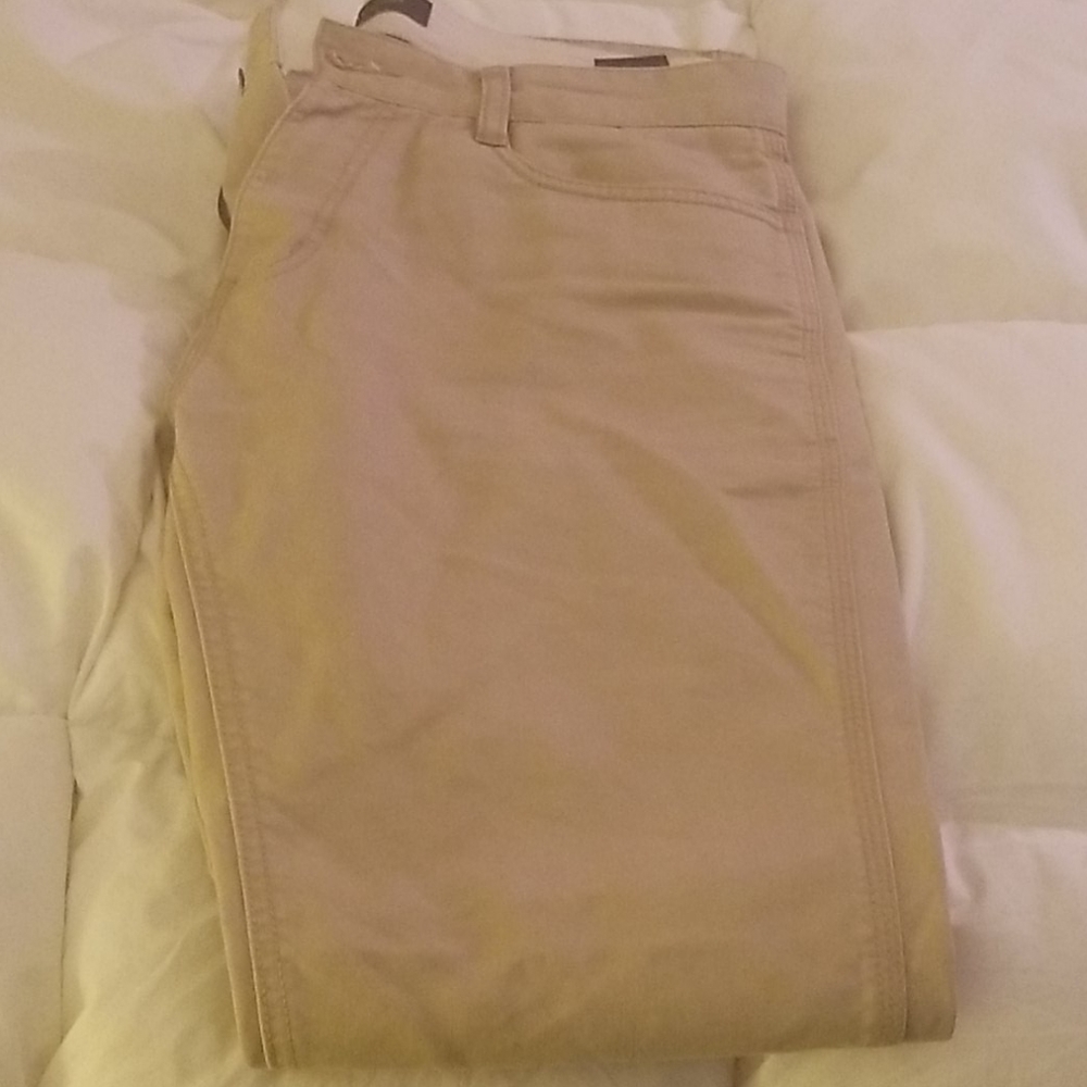 Men's tan khaki pants